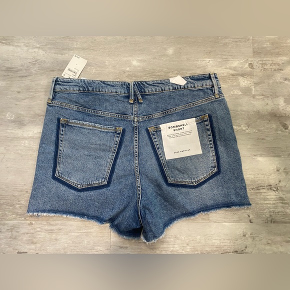 Two Pairs of Good American Denim Shorts NWT - Picture 7 of 12